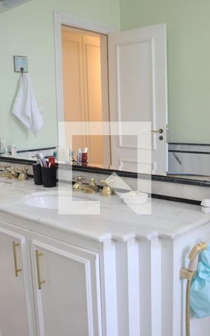 Casa à venda com 520m², 5 quartos e 5 vagasBanheiro da Suíte 2