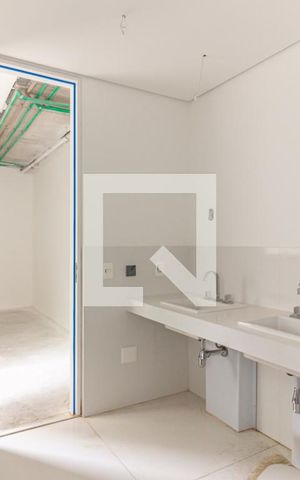 Apartamento à venda com 260m², 3 quartos e 3 vagas Apartamento à venda com 260m², 3 quartos e 3 vagasBanheiro da Suíte 1
