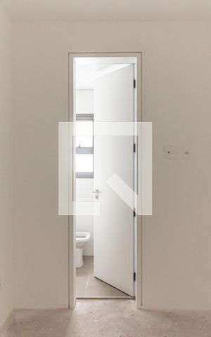 Apartamento à venda com 260m², 3 quartos e 3 vagas Apartamento à venda com 260m², 3 quartos e 3 vagasQuarto de Serviço