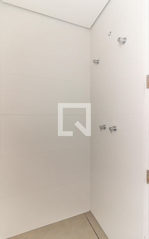 Apartamento à venda com 260m², 3 quartos e 3 vagas Apartamento à venda com 260m², 3 quartos e 3 vagasBanheiro de Serviço