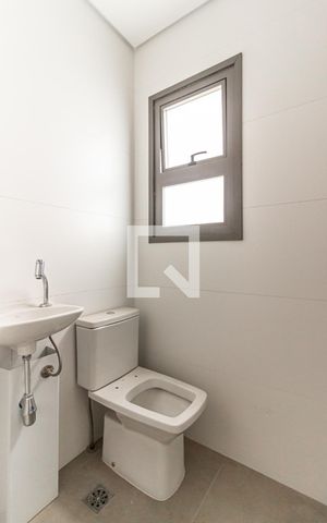 Apartamento à venda com 260m², 3 quartos e 3 vagas Apartamento à venda com 260m², 3 quartos e 3 vagasBanheiro de Serviço