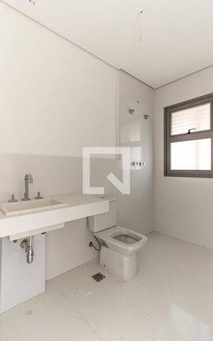 Apartamento à venda com 260m², 3 quartos e 3 vagas Apartamento à venda com 260m², 3 quartos e 3 vagasBanheiro da Suíte 2
