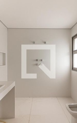 Apartamento à venda com 260m², 3 quartos e 3 vagas Apartamento à venda com 260m², 3 quartos e 3 vagasBanheiro da Suíte 1