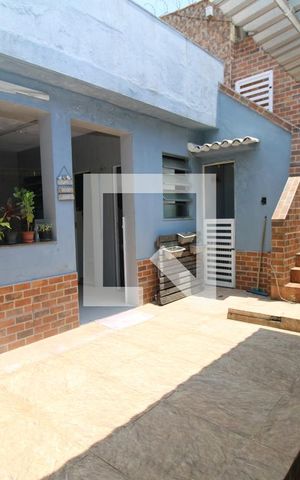 Casa à venda com 300m², 3 quartos e 2 vagasQuintal -  Fundos