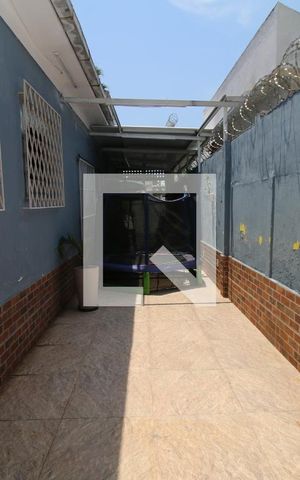 Casa à venda com 300m², 3 quartos e 2 vagasQuintal - Corredor lateral