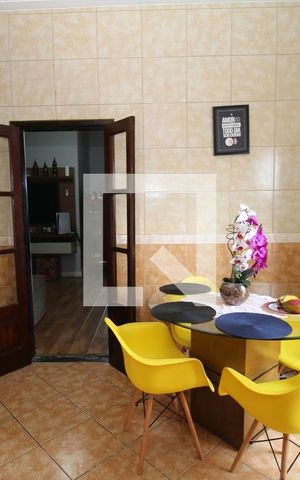 Casa à venda com 300m², 3 quartos e 2 vagasCopa