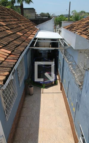 Casa à venda com 300m², 3 quartos e 2 vagasQuintal - Corredor lateral