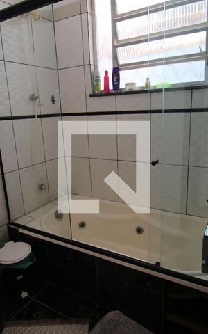 Casa à venda com 300m², 3 quartos e 2 vagasBanheiro 2