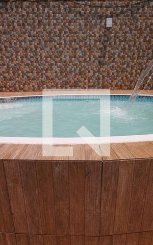 Casa à venda com 300m², 3 quartos e 2 vagasPiscina