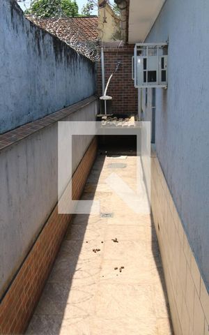 Casa à venda com 300m², 3 quartos e 2 vagasCanil