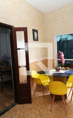 Casa à venda com 300m², 3 quartos e 2 vagasCopa