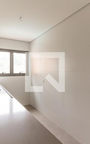 Apartamento à venda com 260m², 3 quartos e 3 vagas Apartamento à venda com 260m², 3 quartos e 3 vagasÁrea de Serviço