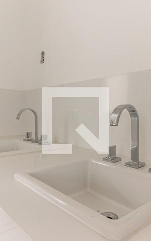 Apartamento à venda com 260m², 3 quartos e 3 vagas Apartamento à venda com 260m², 3 quartos e 3 vagasBanheiro da Suíte 1