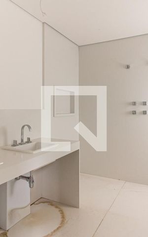 Apartamento à venda com 260m², 3 quartos e 3 vagas Apartamento à venda com 260m², 3 quartos e 3 vagasBanheiro da Suíte 1