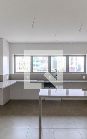 Apartamento à venda com 520m², 4 quartos e 3 vagas Apartamento à venda com 520m², 4 quartos e 3 vagasCozinha