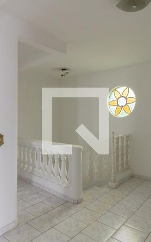 Casa à venda com 250m², 4 quartos e 3 vagas Casa à venda com 250m², 4 quartos e 3 vagasHall dos Quartos