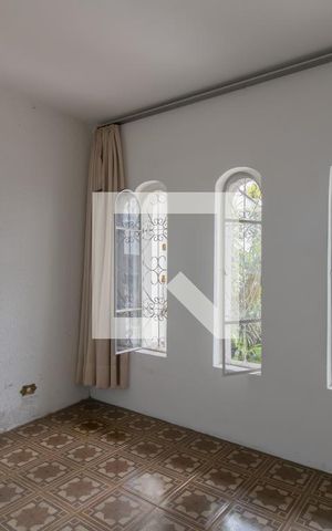 Casa à venda com 250m², 4 quartos e 3 vagas Casa à venda com 250m², 4 quartos e 3 vagasSala