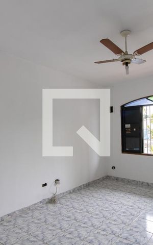 Casa à venda com 250m², 4 quartos e 3 vagas Casa à venda com 250m², 4 quartos e 3 vagasQuarto 2