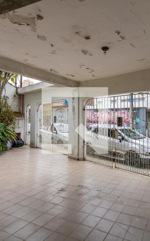 Casa à venda com 250m², 4 quartos e 3 vagas Casa à venda com 250m², 4 quartos e 3 vagasGaragem