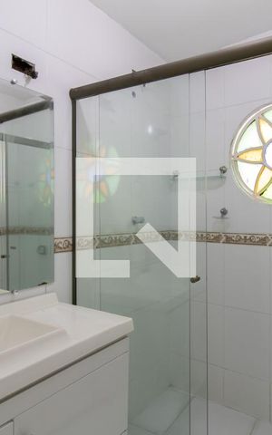 Casa à venda com 250m², 4 quartos e 3 vagas Casa à venda com 250m², 4 quartos e 3 vagasBanheiro da Suíte