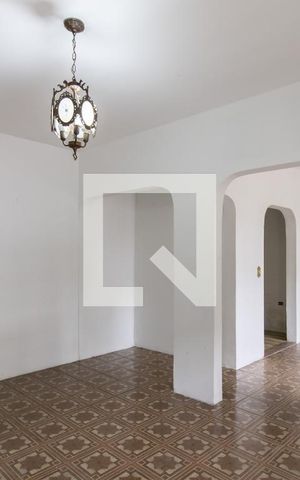 Casa à venda com 250m², 4 quartos e 3 vagas Casa à venda com 250m², 4 quartos e 3 vagasSala