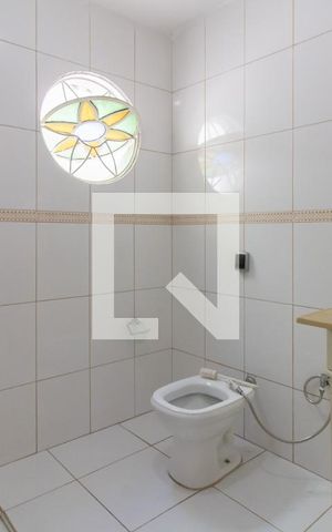 Casa à venda com 250m², 4 quartos e 3 vagas Casa à venda com 250m², 4 quartos e 3 vagasBanheiro