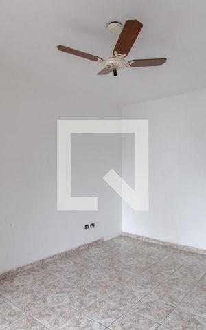 Casa à venda com 250m², 4 quartos e 3 vagas Casa à venda com 250m², 4 quartos e 3 vagasSuíte
