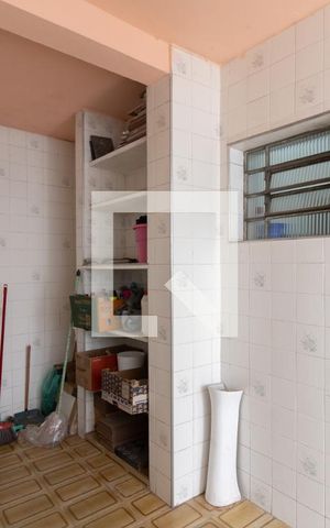 Casa à venda com 250m², 4 quartos e 3 vagas Casa à venda com 250m², 4 quartos e 3 vagasÁrea de Serviço