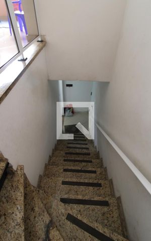 Casa à venda com 100m², 2 quartos e sem vagaEscada