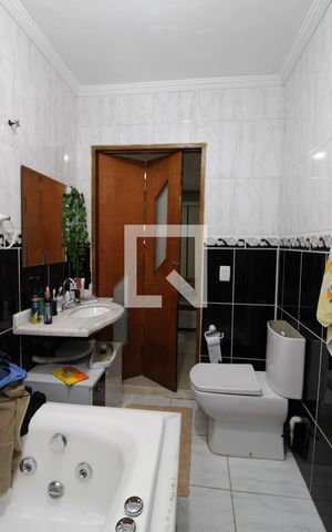 Casa à venda com 100m², 2 quartos e sem vagaBanheiro da Suíte 2