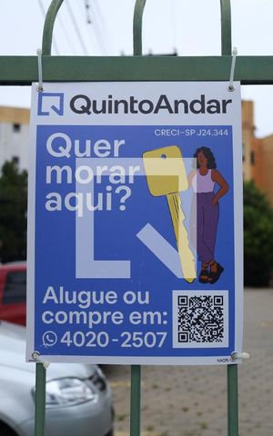 Apartamento à venda com 44m², 2 quartos e 1 vagaPlaca instalada na grade da fachada do condomínio