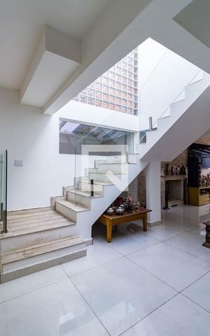 Casa à venda com 575m², 4 quartos e 11 vagas Casa à venda com 575m², 4 quartos e 11 vagasCorredor
