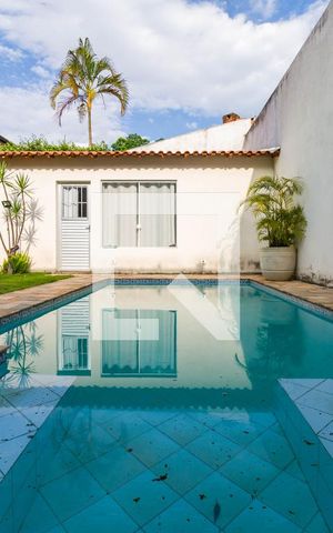 Casa à venda com 575m², 4 quartos e 11 vagas Casa à venda com 575m², 4 quartos e 11 vagasÁrea comum