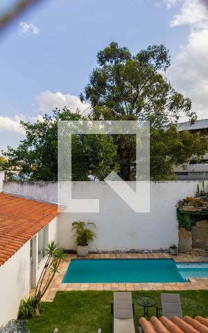 Casa à venda com 575m², 4 quartos e 11 vagas Casa à venda com 575m², 4 quartos e 11 vagasQuarto/varanda