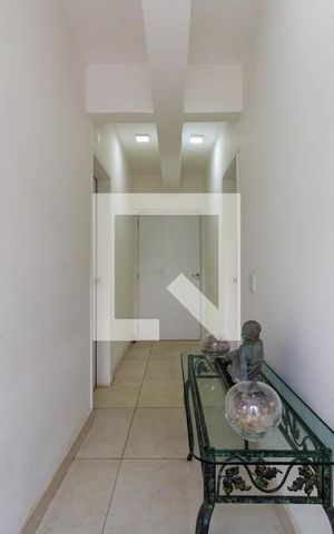 Casa à venda com 575m², 4 quartos e 11 vagas Casa à venda com 575m², 4 quartos e 11 vagasCorredor