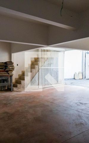 Casa à venda com 575m², 4 quartos e 11 vagas Casa à venda com 575m², 4 quartos e 11 vagasÁrea comum