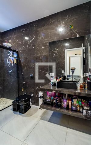 Casa à venda com 575m², 4 quartos e 11 vagas Casa à venda com 575m², 4 quartos e 11 vagasBanheiro 4