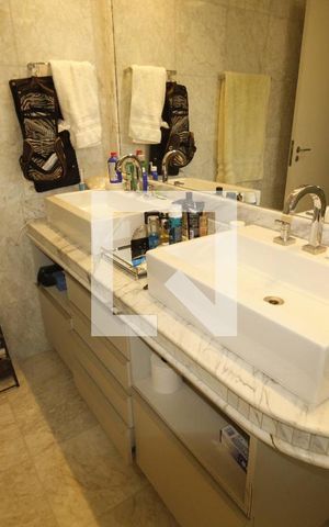 Casa à venda com 900m², 4 quartos e 8 vagasBanheiro 2