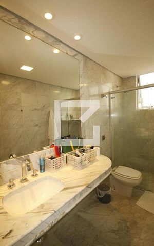 Casa à venda com 900m², 4 quartos e 8 vagasbanheiro 1