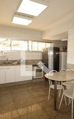 Casa à venda com 900m², 4 quartos e 8 vagasCozinha