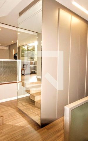 Casa à venda com 900m², 4 quartos e 8 vagasrouparia