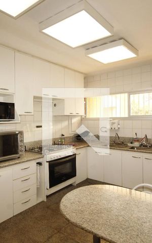 Casa à venda com 900m², 4 quartos e 8 vagasCozinha