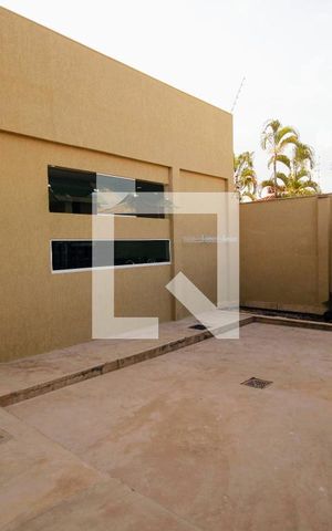 Casa à venda com 900m², 4 quartos e 8 vagasQuarto de Serviço