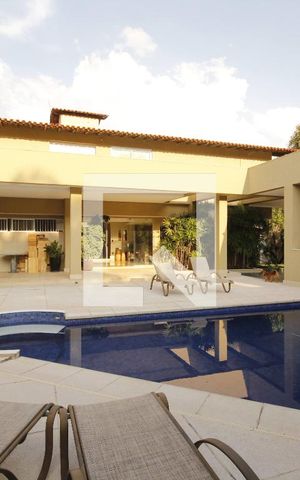 Casa à venda com 900m², 4 quartos e 8 vagasPiscina