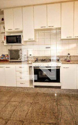 Casa à venda com 900m², 4 quartos e 8 vagasCozinha