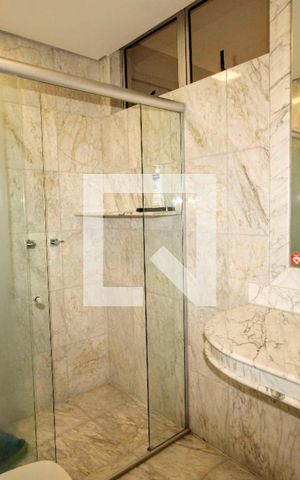 Casa à venda com 900m², 4 quartos e 8 vagasbanheiro 1