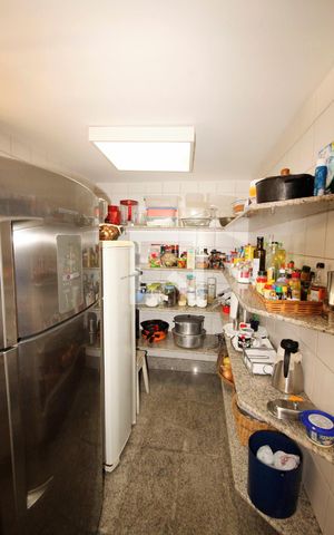 Casa à venda com 900m², 4 quartos e 8 vagasDespensa