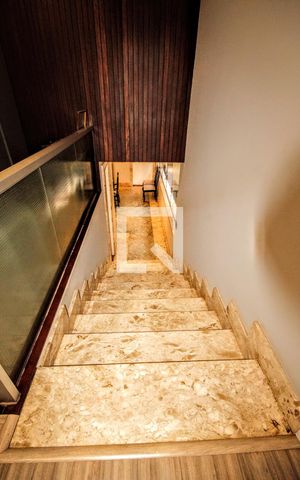 Casa à venda com 900m², 4 quartos e 8 vagasescada