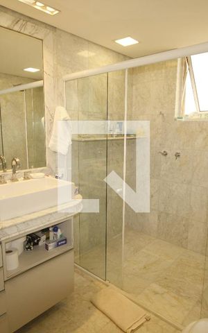 Casa à venda com 900m², 4 quartos e 8 vagasbanheiro 2
