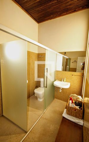 Casa à venda com 900m², 4 quartos e 8 vagasLavabo